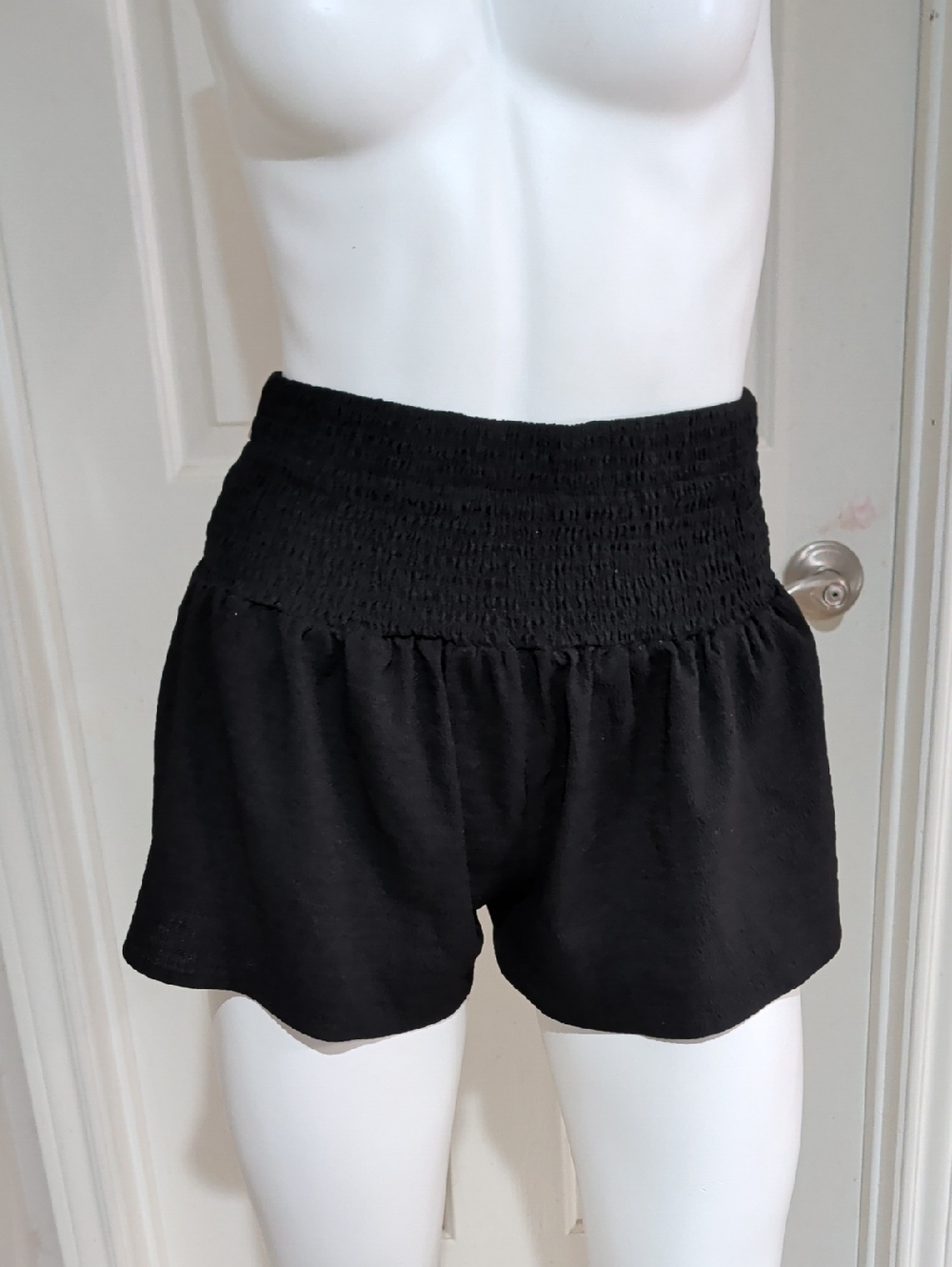 SHEIN Black High-Waist Smocked Waistband Women's Shorts Medium